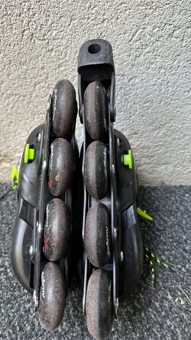Pattini in linea & Pattini a rotelle: Verstellbare Inlineskates Grösse 30-33 – Usato da Schönenbuch venduto da marisli80 3