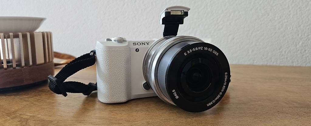 Fotocamera: Sony Alpha 5100 – Usato da Bassersdorf venduto da capricornswiss