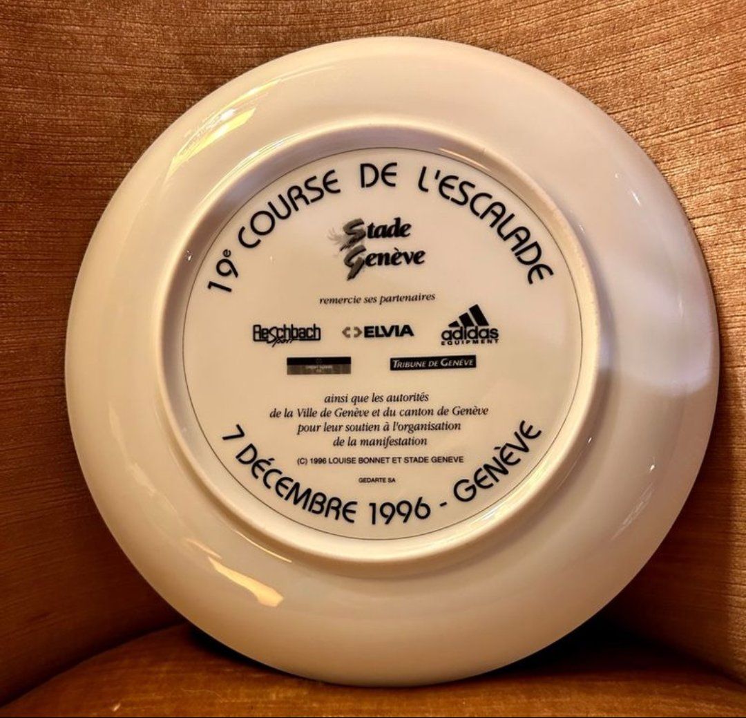 Piatti: Assiette de la course de l’Escalade 1996 – Nuovo e nell'imballaggio originale da VERNIER venduto da _Swiss_ 1