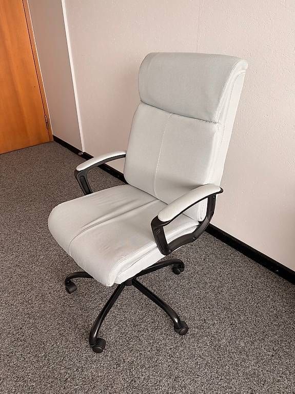 Chaises: Bürostuhl hellgrau – D'occasion à Flumenthal par sel_p6q7 1
