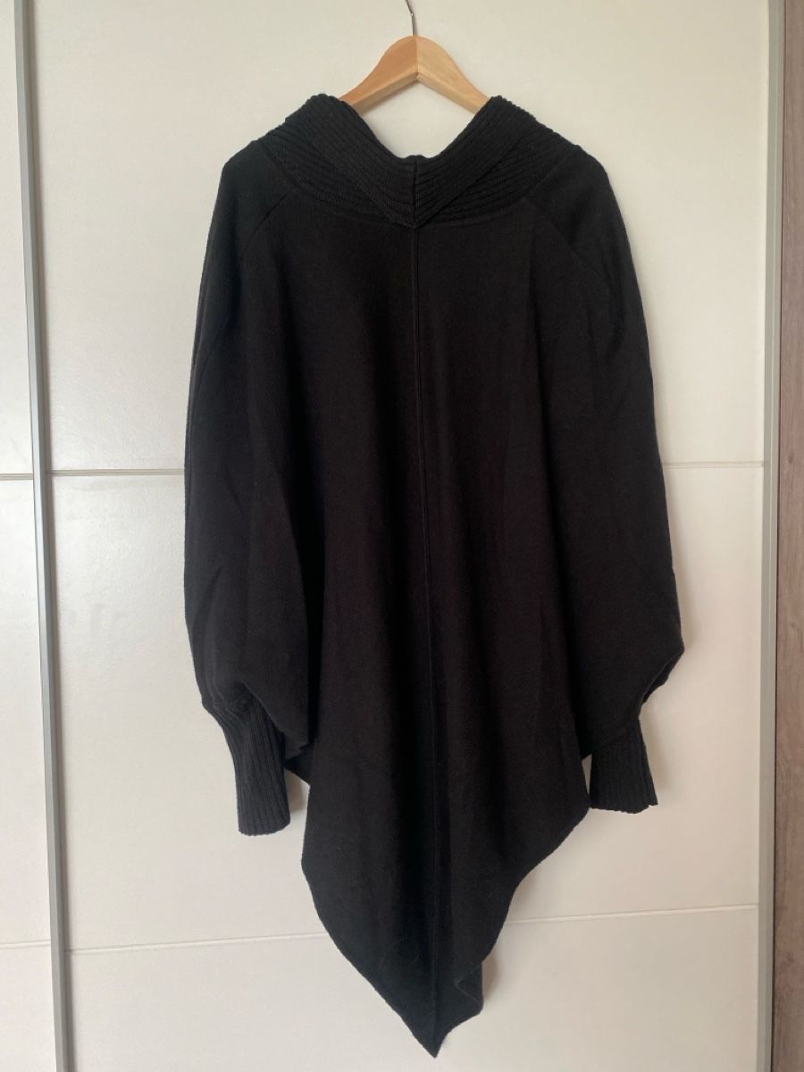 Jacken: Damen Poncho schwarz Grösse L – Gebraucht aus Alpnach Dorf von melbb 1