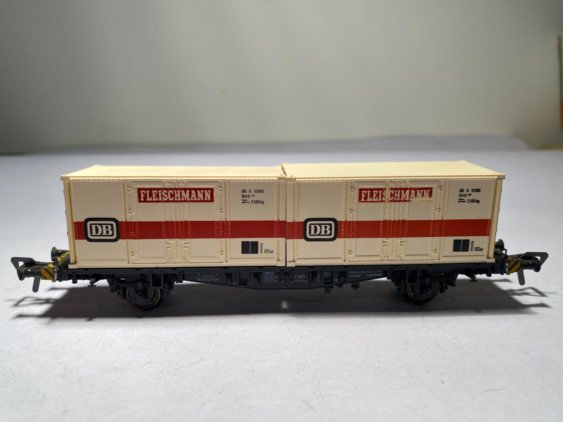 Fleischmann Modellini di ferrovie: Fleischmann 5232 H0 Containertragwagen mit 2 Container – Usato da Buchrain venduto da Modellbahn11 2