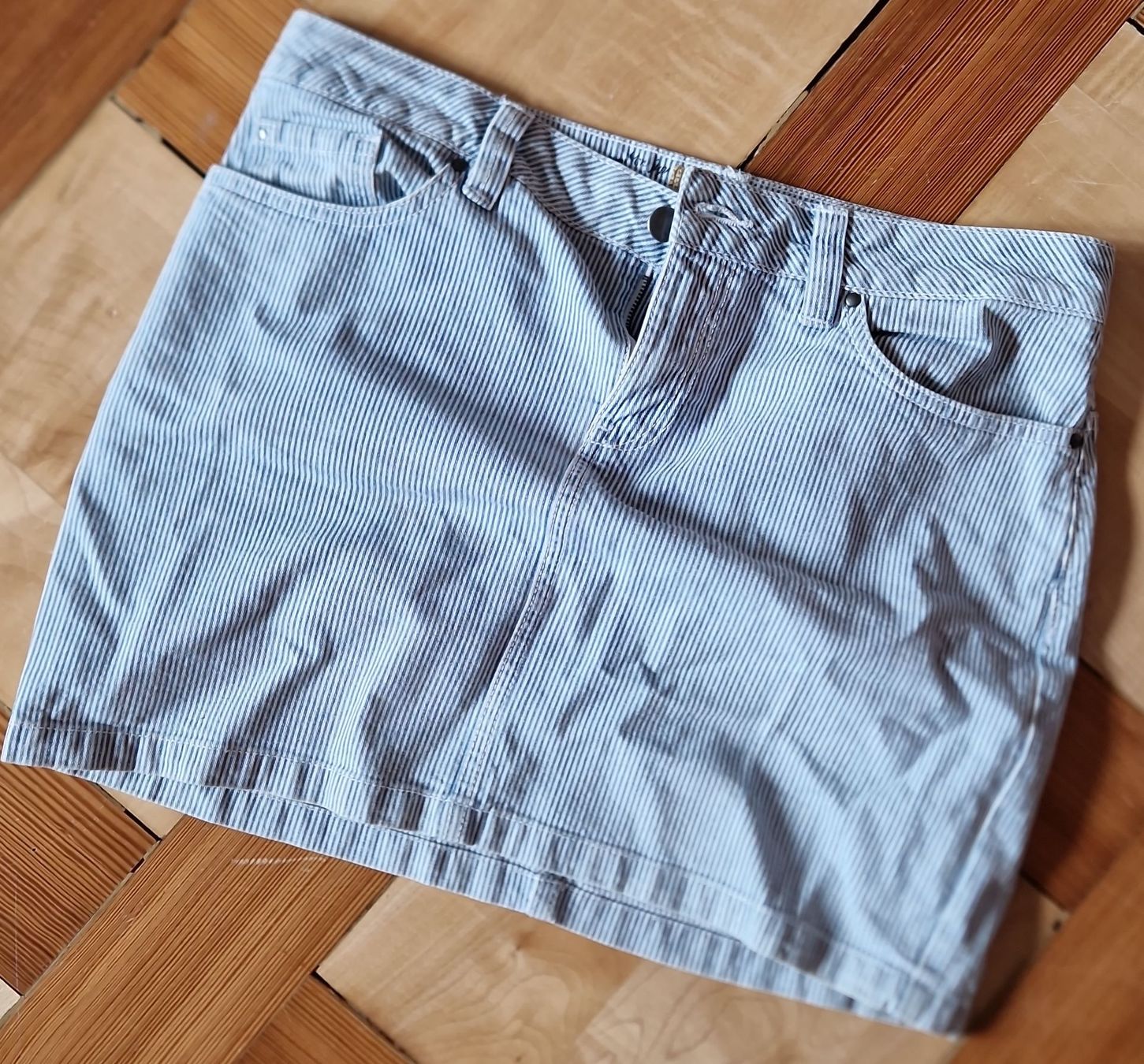 Gonne: Mini-jupe en jeans, taille 38 – Usato da Bern venduto da MaurineBeauregard