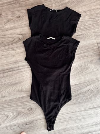 2 schwarze Bodys von Pull & Bear Gr M