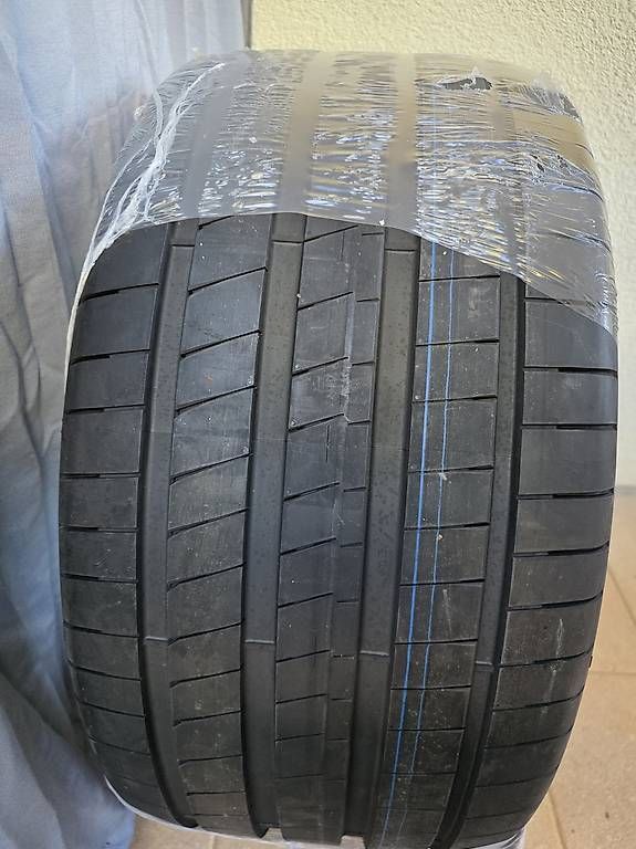 Mercedes-Benz Pneumatici & Ruote complete: Mb Design Kv1 23x11 – Usato da Dällikon venduto da Dominik_93 4