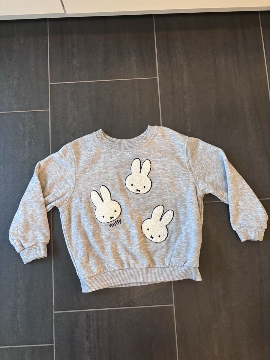 H&M Pulls et sweat-shirts: Miffy Pullover Grösse 110/116 – D'occasion à Uster par bat_f22x