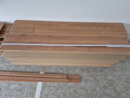 Laminat in dunkler Holzoptik - für rund 25 m2