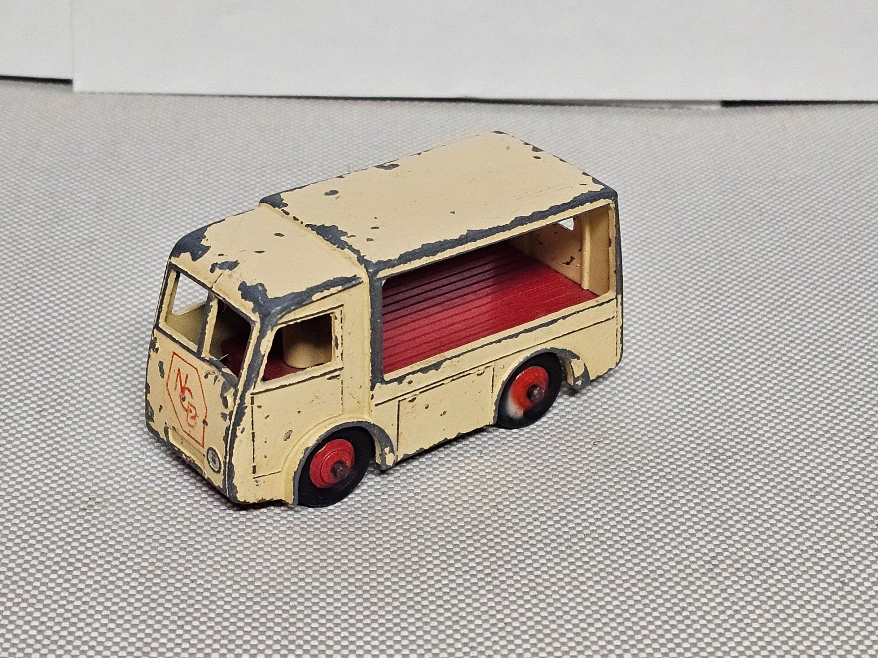 Dinky Toys Modellini d'auto: Dinky N.C.B. Electric Van – Usato da Starrkirch-Wil venduto da easygo13
