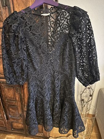 Robe Sandro noire en dentelle, taille 36 - Élégante!