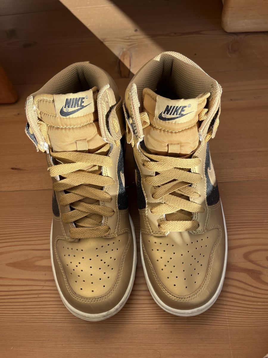 Nike Scarpe da uomo: Nike Dunk High Sneaker Gold/Schwarz – Usato da Dietikon venduto da na_129