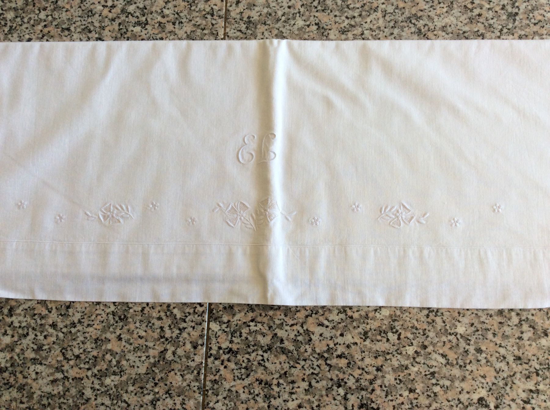 Biancheria da letto: Altes Leintuch aus feinem Leinen. Mit Monogramm: E. L. – Nuovo (secondo la descrizione) da Birwinken venduto da waldmanndli 7