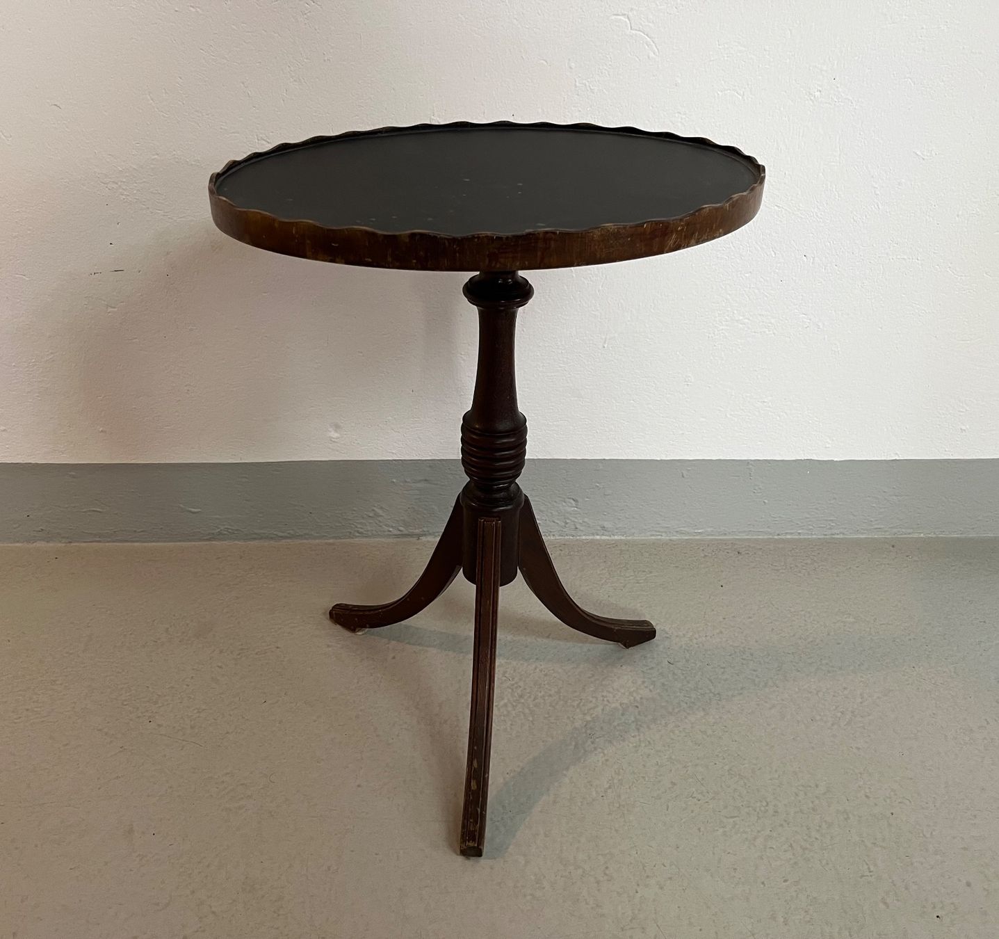 Tables: Antiker Beistelltisch – D'occasion à Küsnacht ZH par Golo7 1