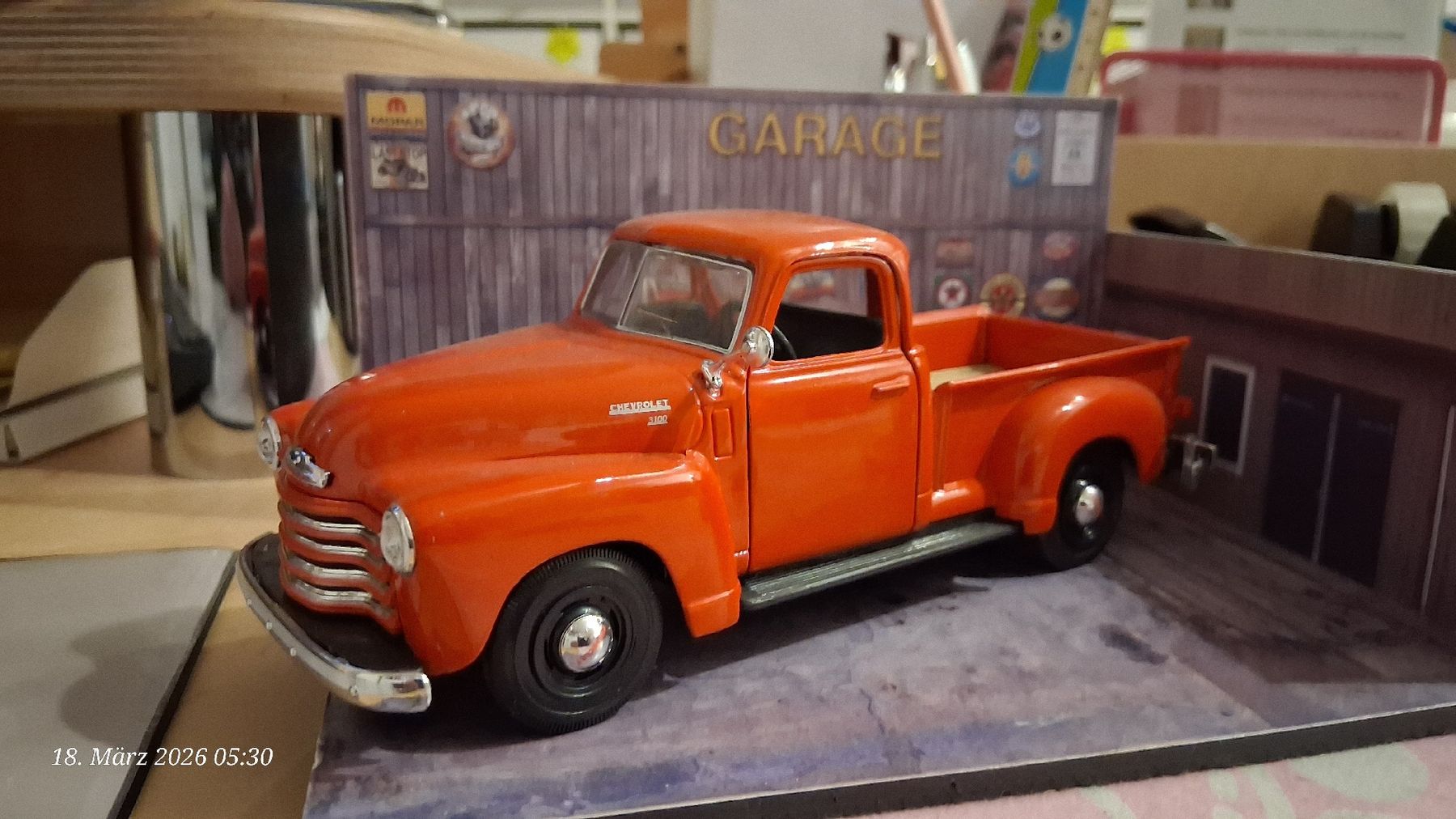 Maisto Modellini d'auto: 1:24 Chevy 3100 – Nuovo (secondo la descrizione) da Wolfenschiessen venduto da 2-stroke-garage