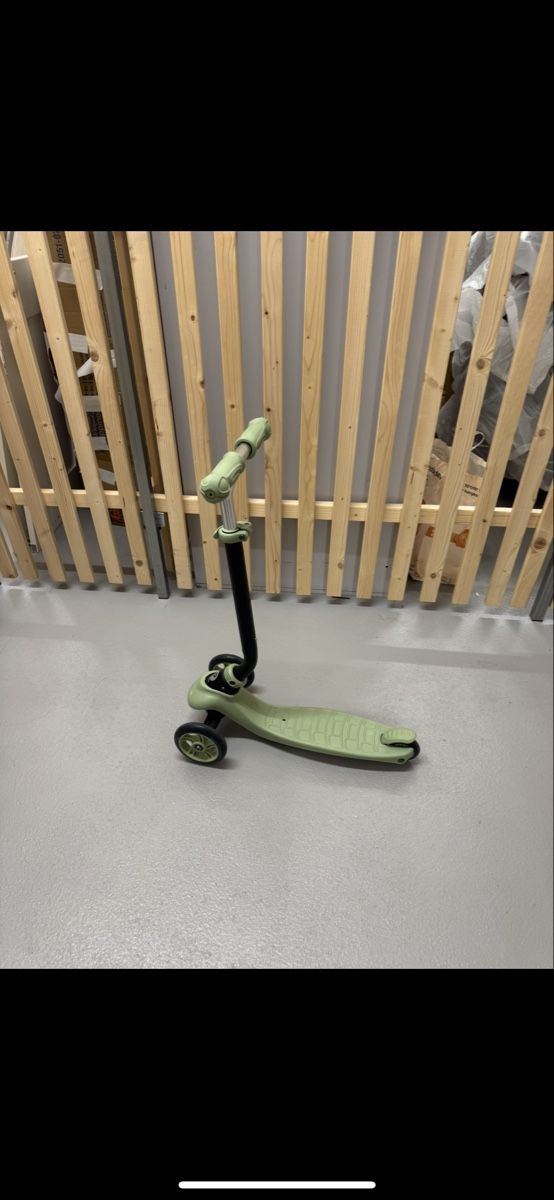 Scooters: Scooter und Helm, Top Zustand! – Gebraucht aus Wiesendangen von Aleksad