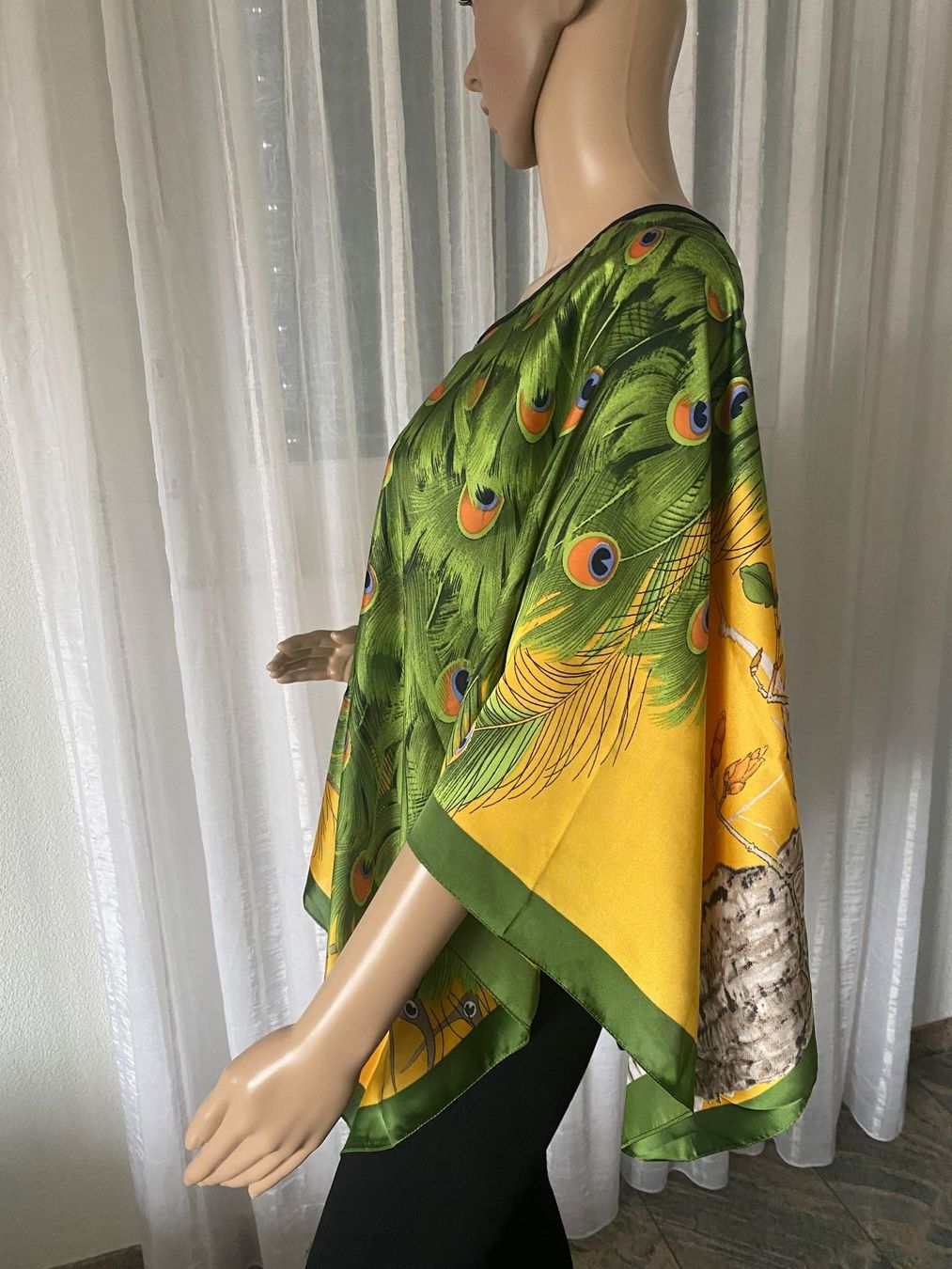 Camicette: edler/stylischer Blusen-Poncho,Silk-Feeling,1 Size – Nuovo e nell'imballaggio originale da Winkel venduto da ferrari2022 2