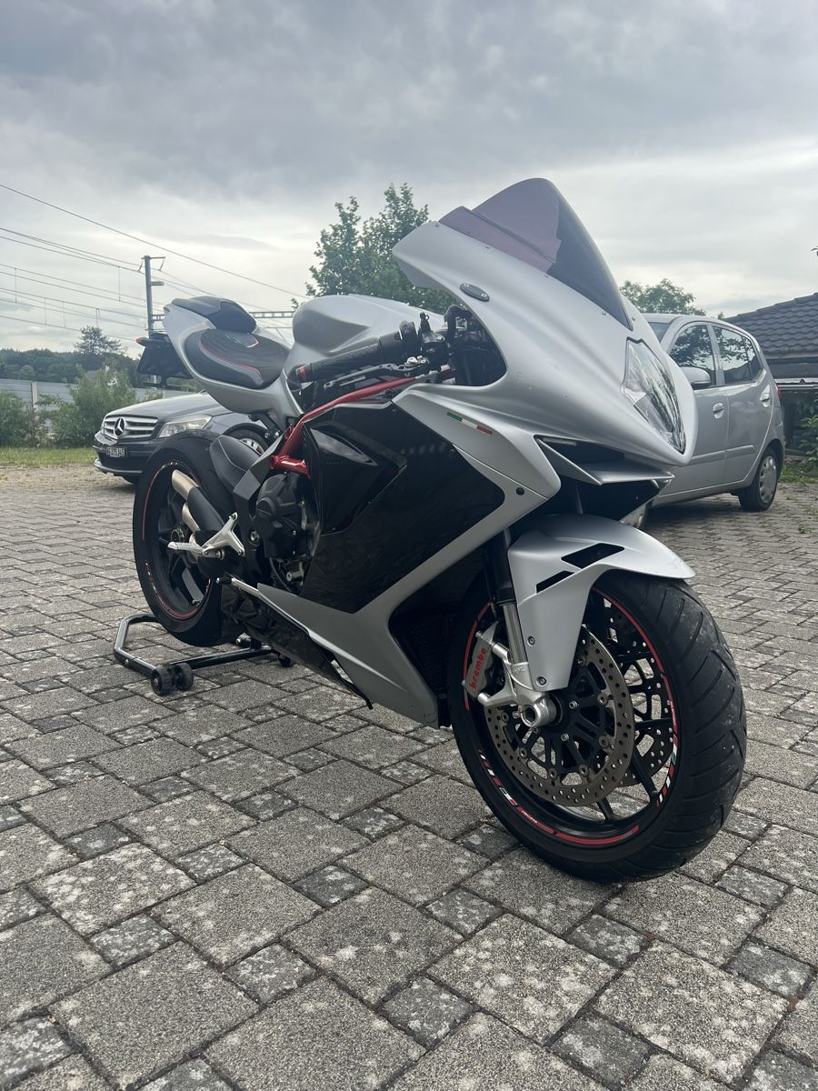 MV Agusta Strada: MV Agusta F3 800 silber/rot – Usato da Dottikon venduto da Nate96 2