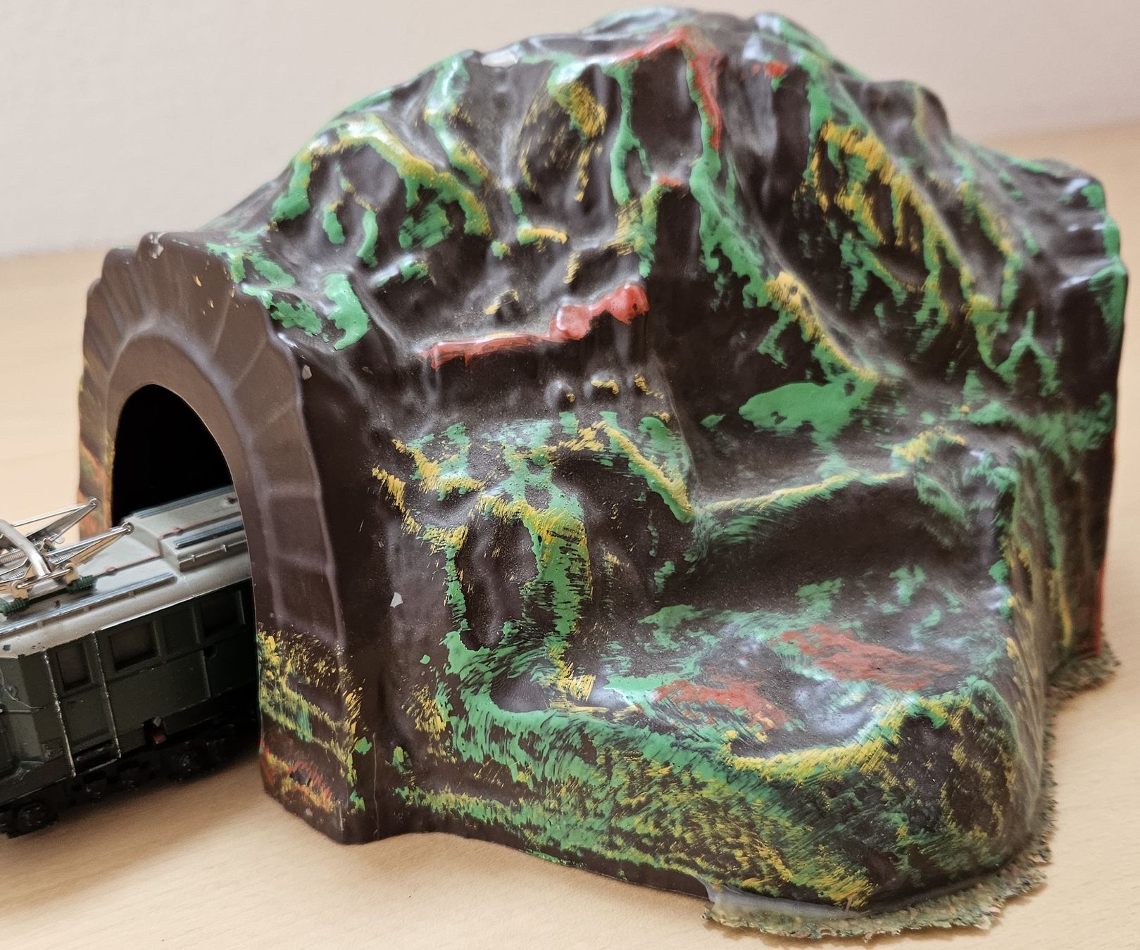 Modellini di ferrovie: Modelleisenbahn Tunnel Berg – Usato da Hägglingen venduto da Ruwi