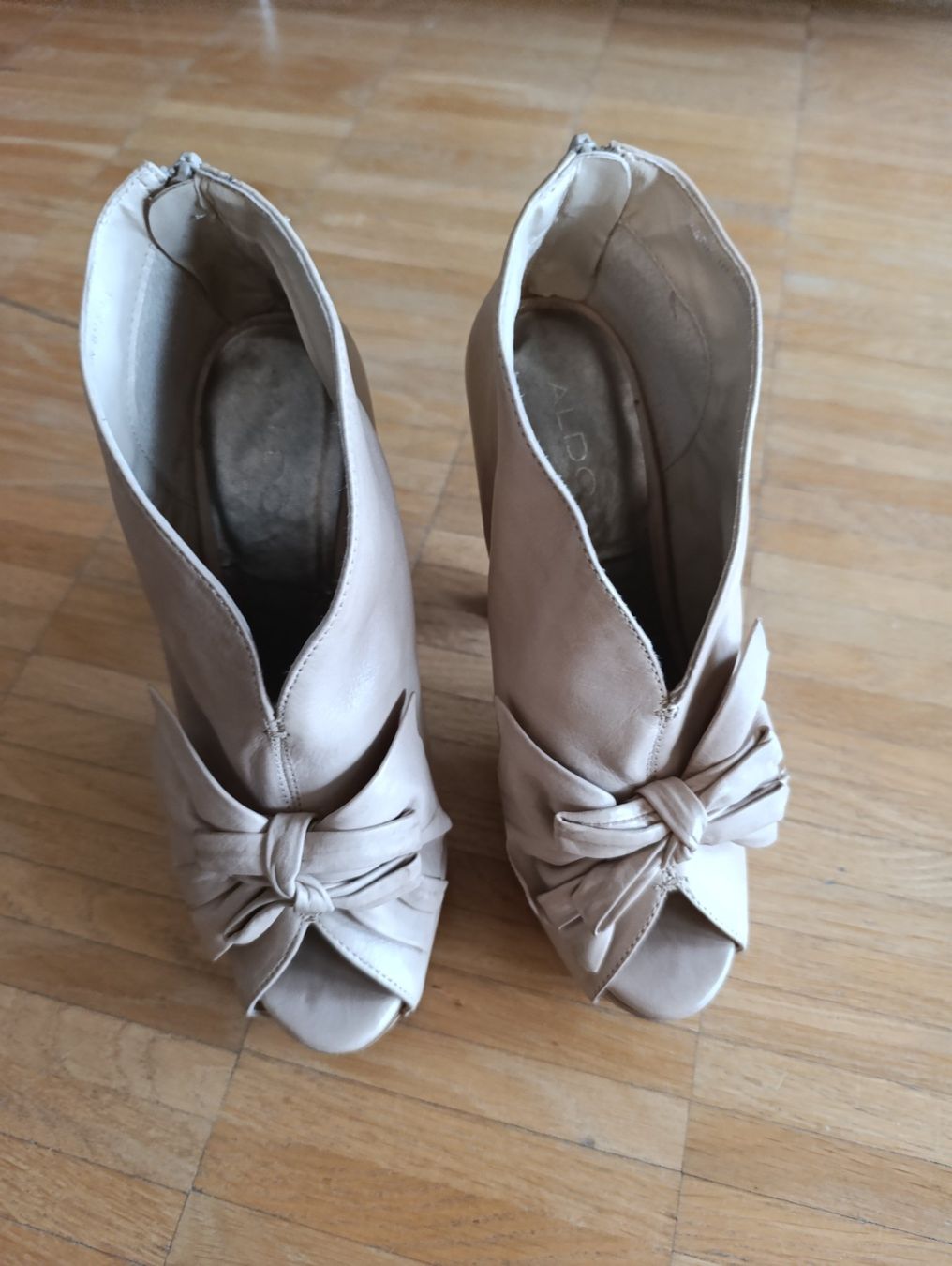 Stuart Weitzman Scarpe da donna: ALDO Beige Peep Toe Ankle Boots Gr 40. – Usato da Zürich venduto da VorlonShadow 1