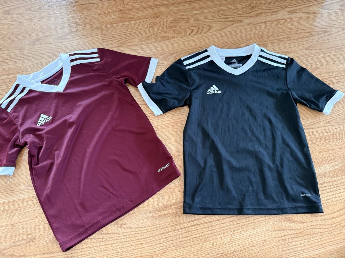 Adidas Lotti & Set di vestiti: Adidas Trainingsset Gr. 128 – Usato da Rotkreuz venduto da ZG6343 3