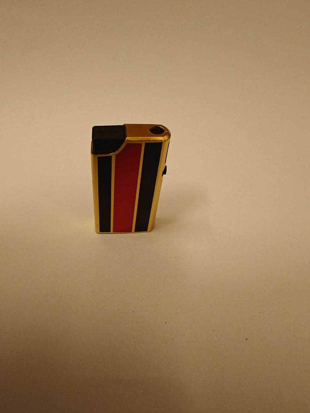 Ronson Accendini: Ronson Feuerzeug – Difettoso da Stäfa venduto da Nimbin03