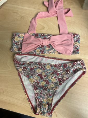 Sommerlicher Bikini mit Blumenmuster, Gr.134Top Zustand!