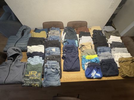 Grosses Kleiderpaket Jungs Grösse 146/152