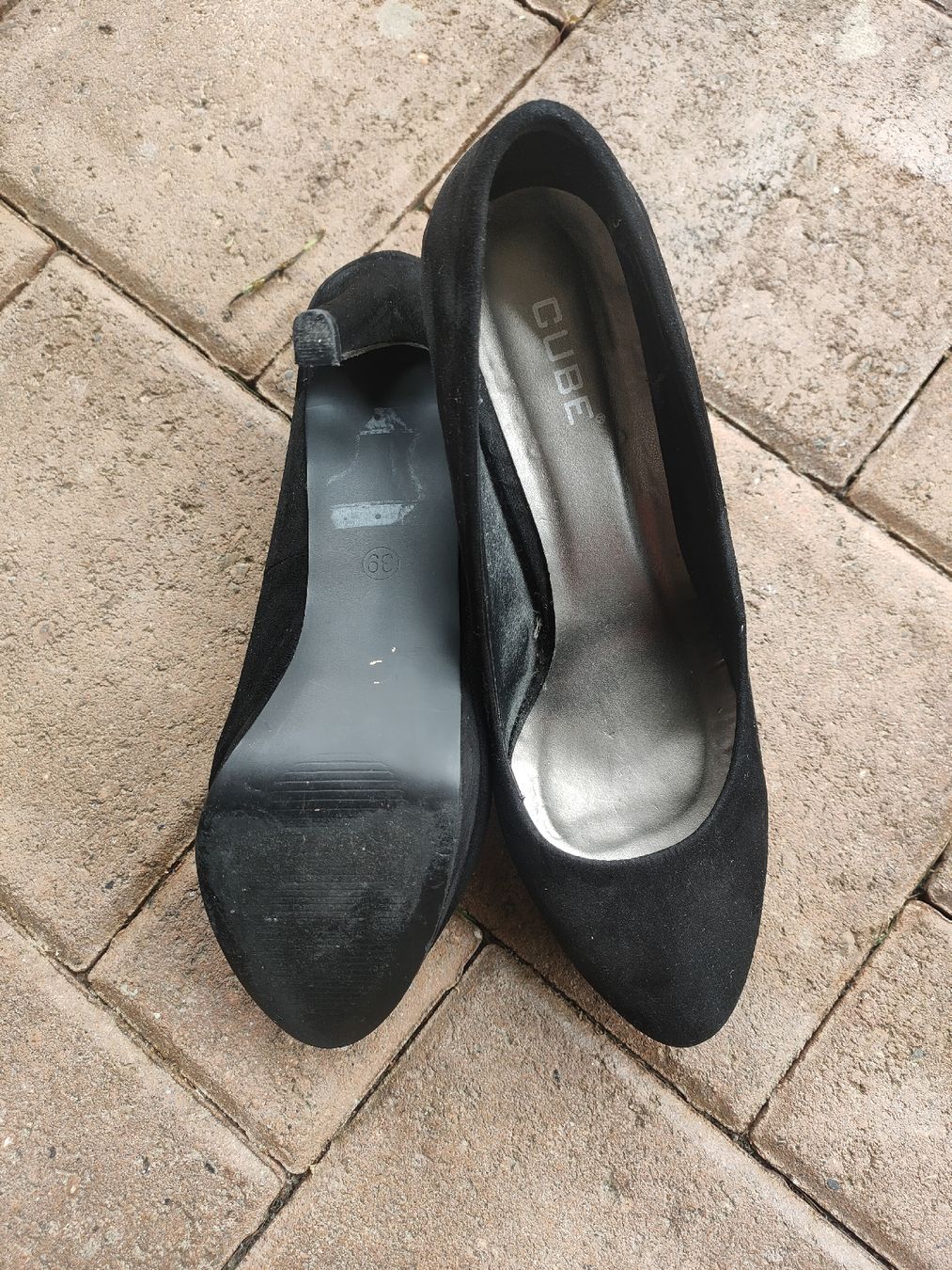Cube Scarpe da donna: Schwarze CUBE High Heels, Grösse 38 – Usato da Horgen venduto da Lulusa 2