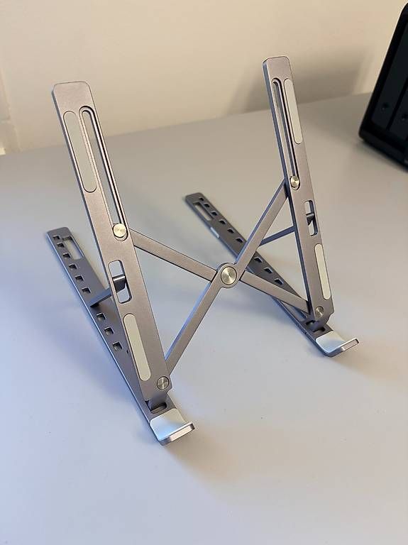 Racks & Cavalletti: Support pliable réglable pour ordinateur portable, aluminium – Usato da Collombey venduto da malik.bkn 3