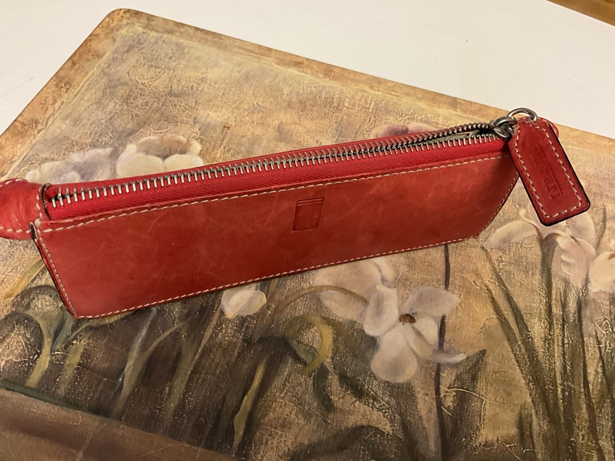 Schüler-Etuis: Elegantes, rotes Leder Etui von Ferrari – Gebraucht aus Zürich von thovala 1