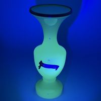 Vase V. Nason Murano opaline ouraline uranium vintage