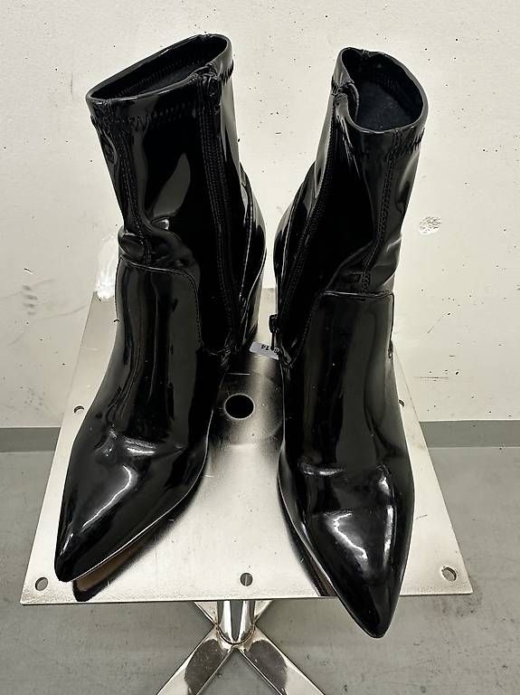 Scarpe da donna: Lack Stiefeletten schwarz Grösse 38 – Usato da Lenzburg venduto da kat_7zxy