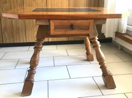 Antiker Tisch, massiv Holz
