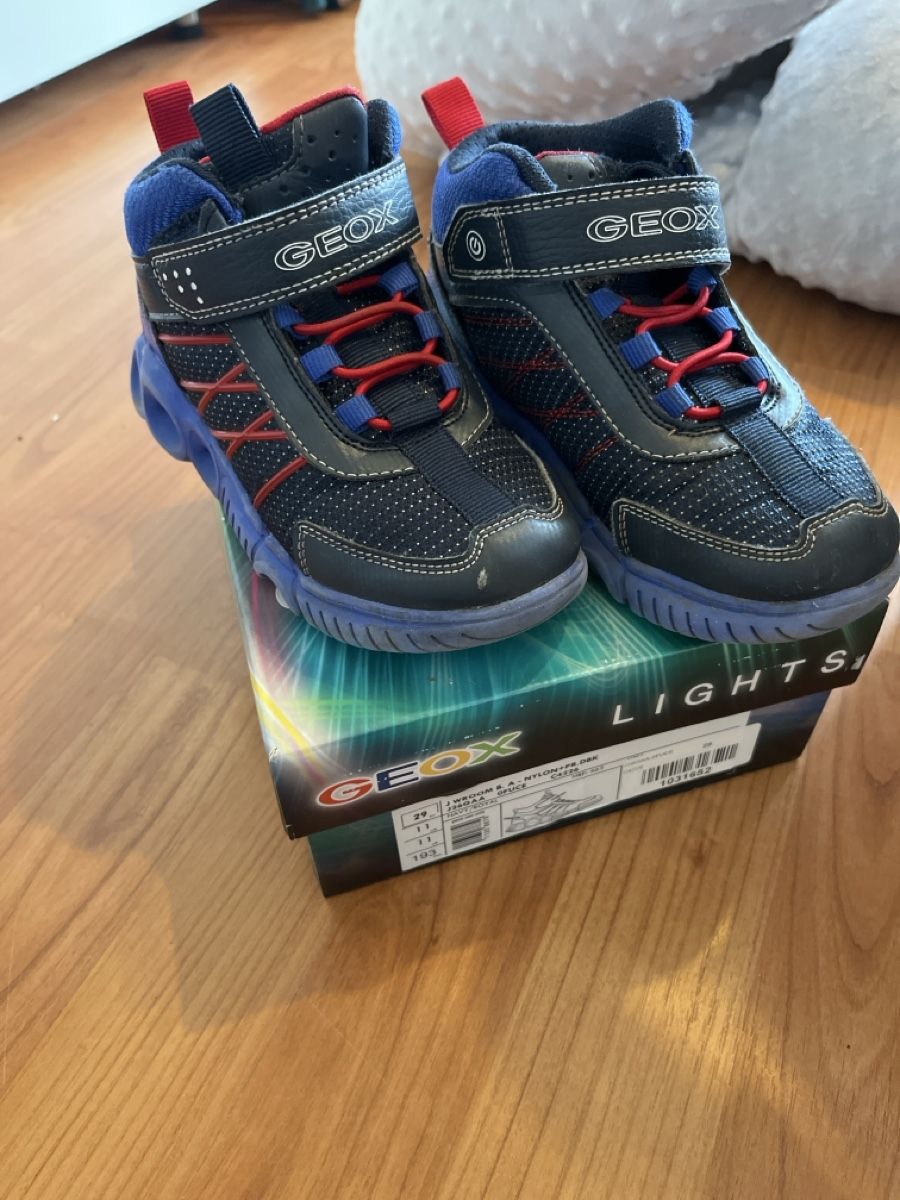 Geox Scarpe per ragazzi: Scarpe Geox nr. 29 con luci – Usato da Besazio venduto da EmyScucy