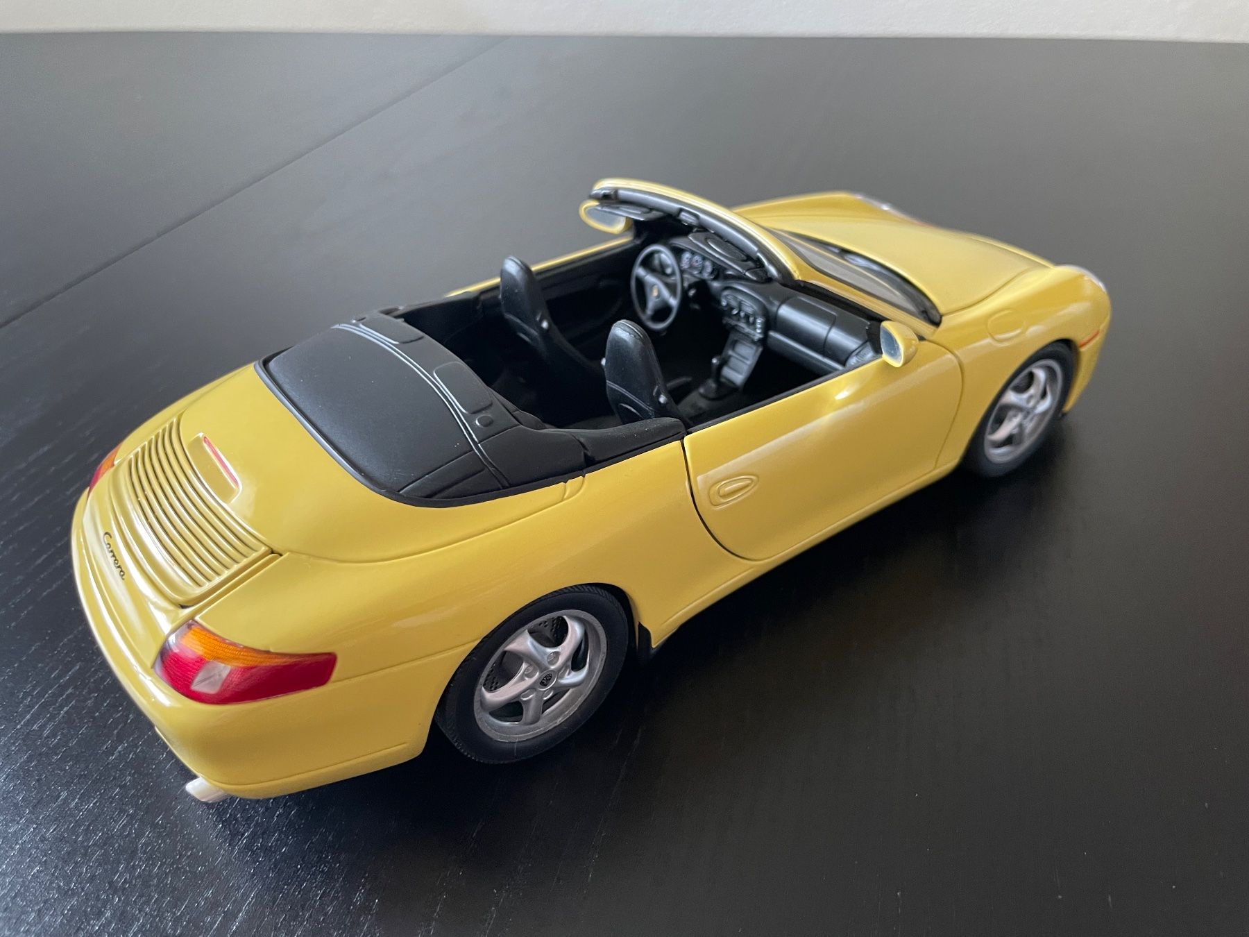 Porsche 911 carrera type 996 cabriolet jaune 1/18 Ut Model - Collection
