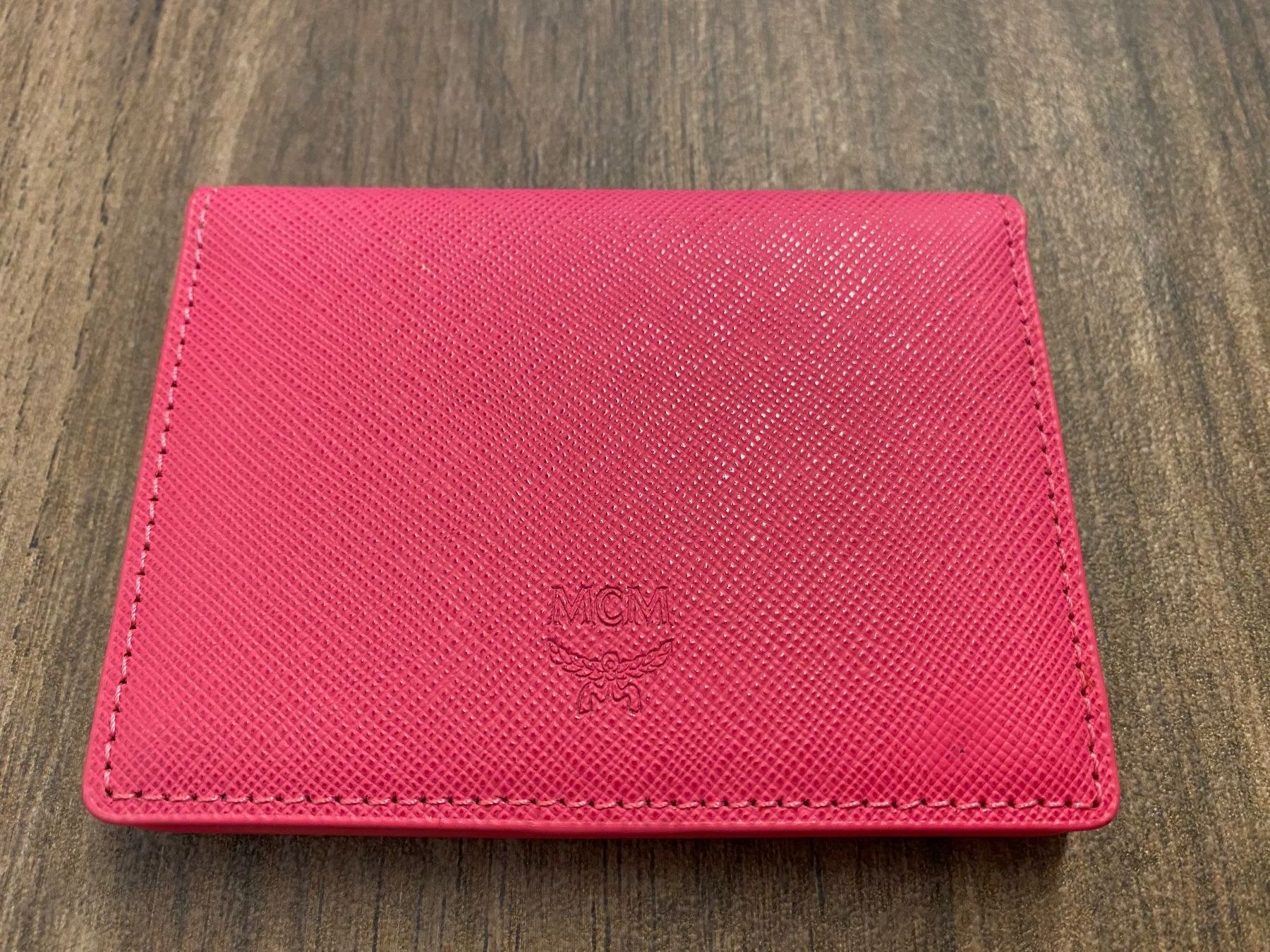Mcm Portamonete: MCM Spiegel / Kartenhalter pink – Usato da Pratteln venduto da a23_j2gs