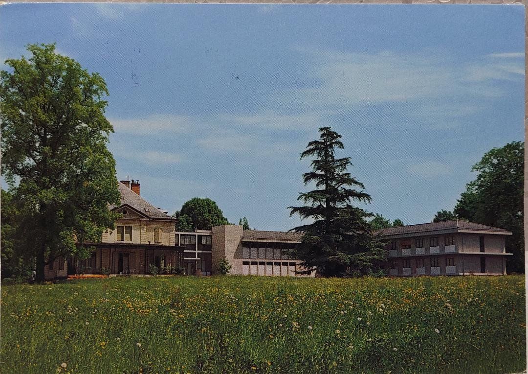 Cartoline postali: GENÈVE  -  "Le Cénacle"  -  2001 – Usato da Delémont venduto da Domdom1
