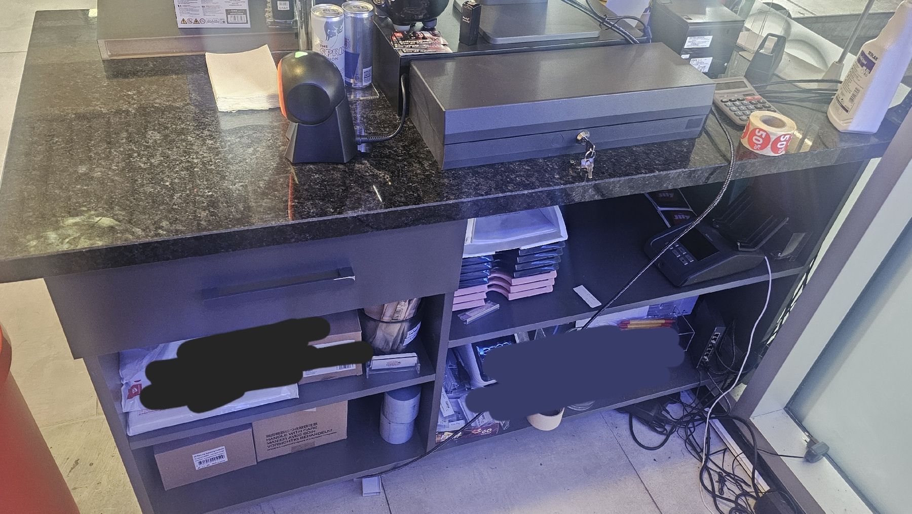 Allestimento di negozi e stand fieristici: Kassentheke Kiosk Theke  – Usato da Dottikon venduto da kuli21 1