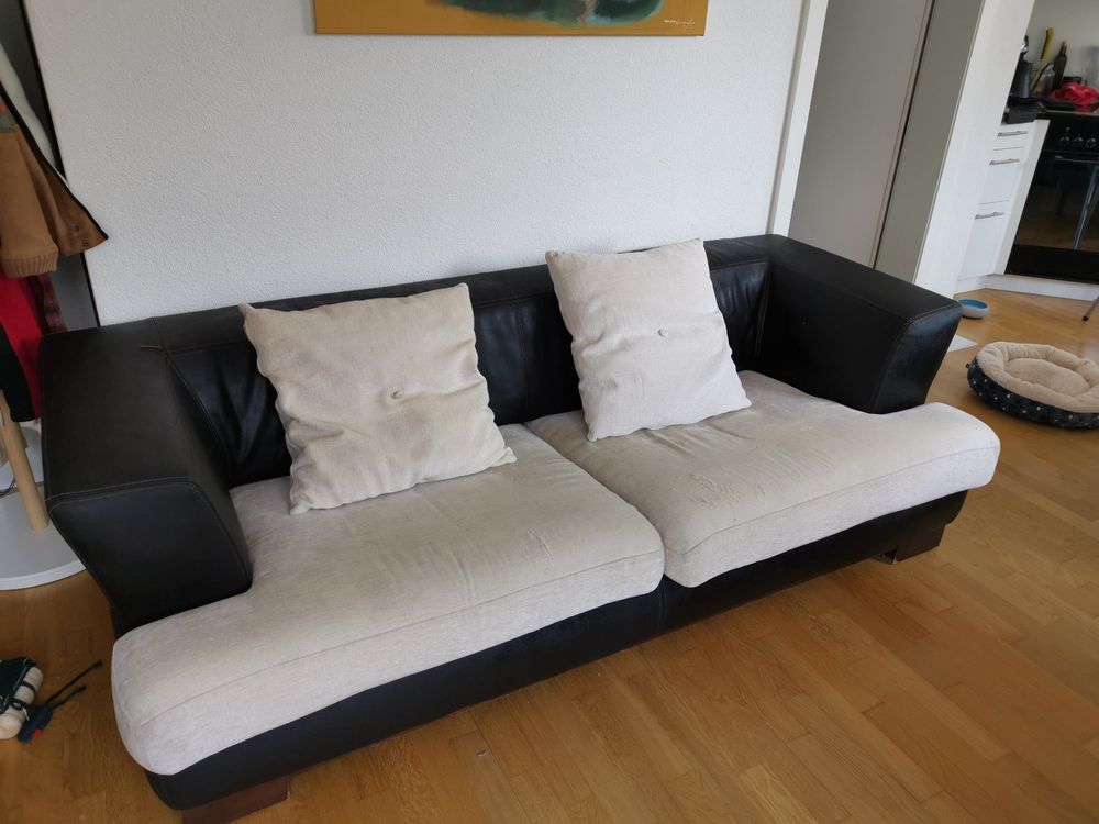 Nice leather Couch with cussions to give away Kaufen auf Ricardo