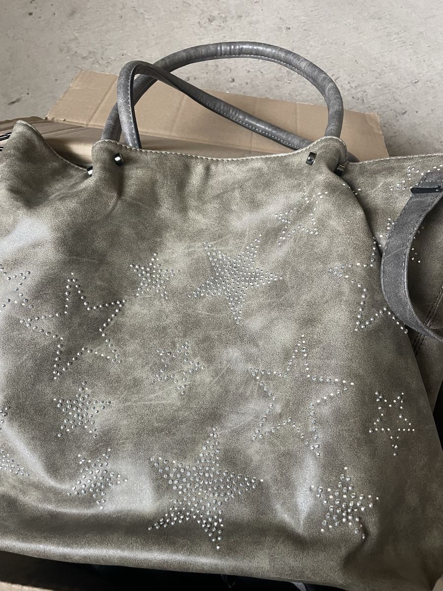 Borse da donna: Stilvolle Tasche mit Sternen-Applikation, – Usato da Wattwil venduto da Weinachtsmann