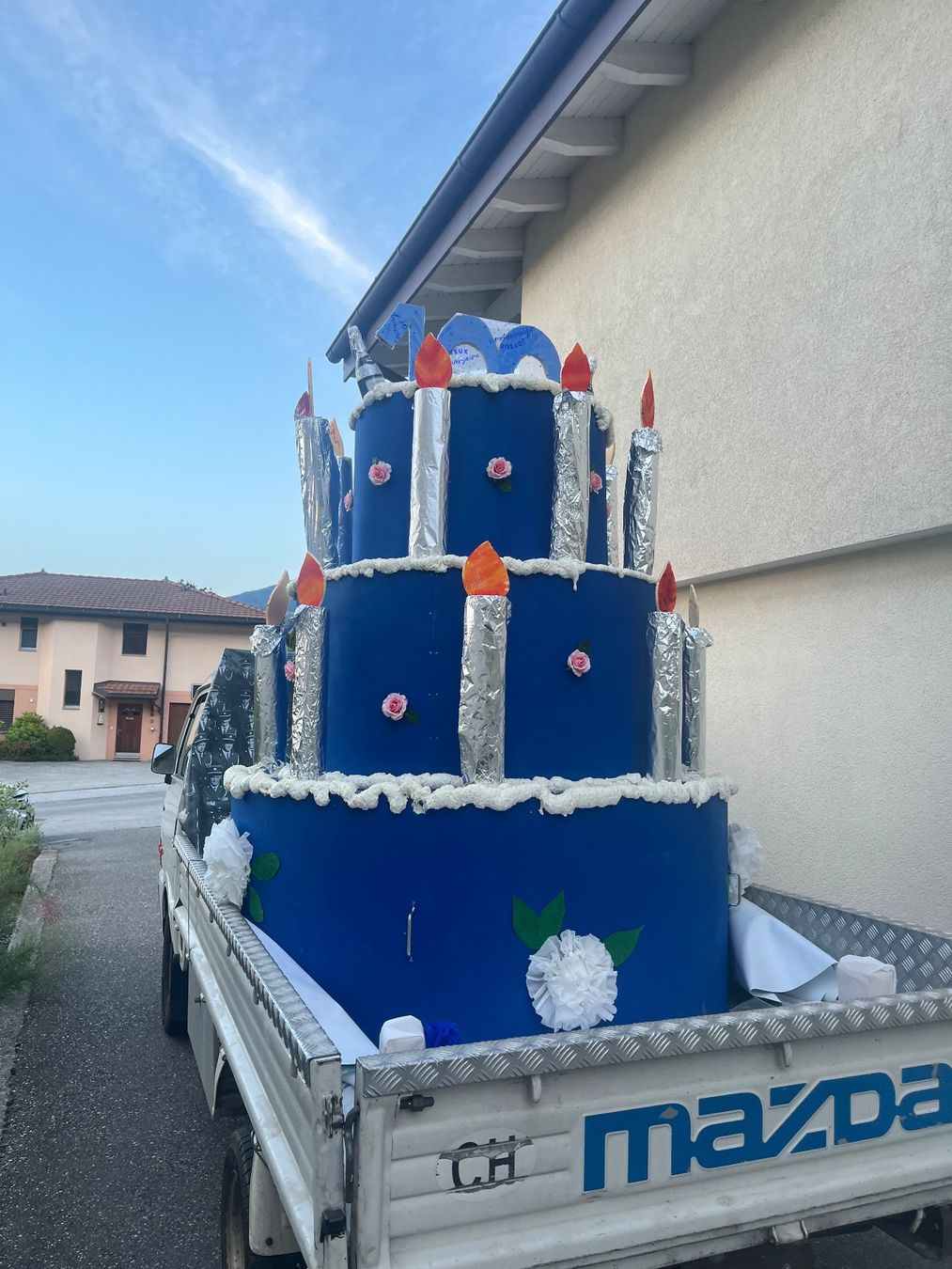 Alle Dekorationen: Gâteau d’anniversaire géant – Gebraucht aus Savièse von Almel01 1