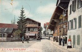 Strasse in Brienz, belebt, Gasthaus Kreuz (?), gelaufen 1907