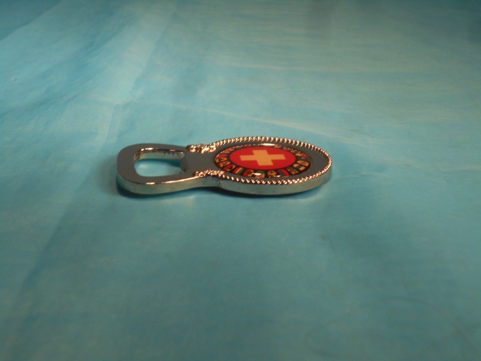 Apribottiglie & Tappi per chiusura: Schweizer Wappen Flaschenöffner  mit Magnet, Metall – Usato da Bellach venduto da JingleCherry 2