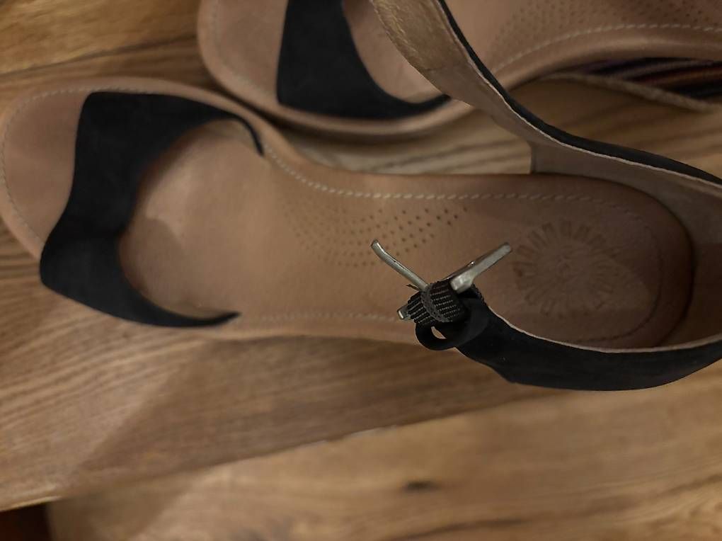 Scarpe da donna: UGG Sandalen Keilabsatz 40 – Usato da Klingnau venduto da Mowi0309 2