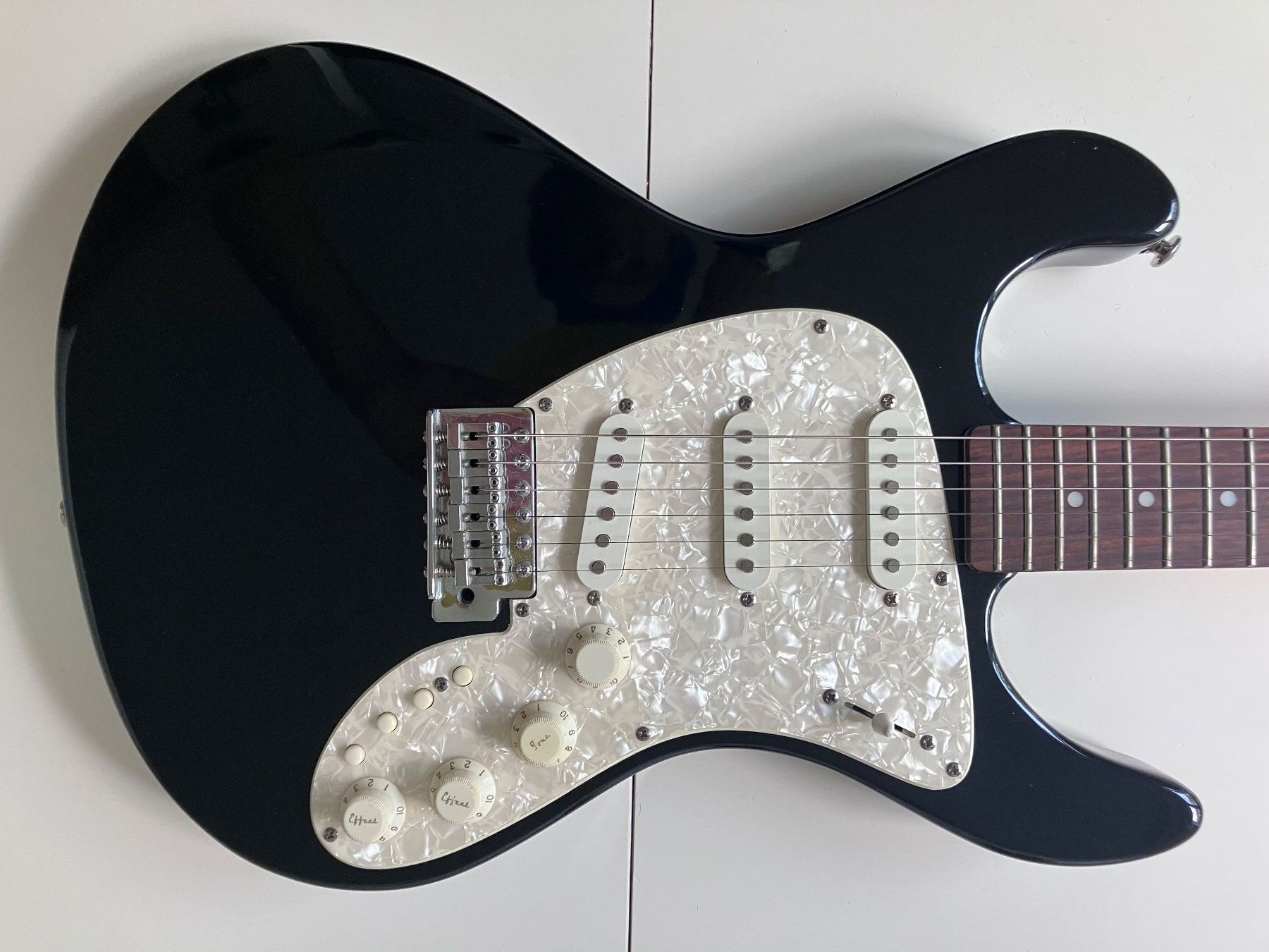 Danelectro Musikinstrumente: Danelectro Danoblaster Innuendo: Kult-Gitarre mit 4 Effekten – Gebraucht aus Luzern von Madvibe 1
