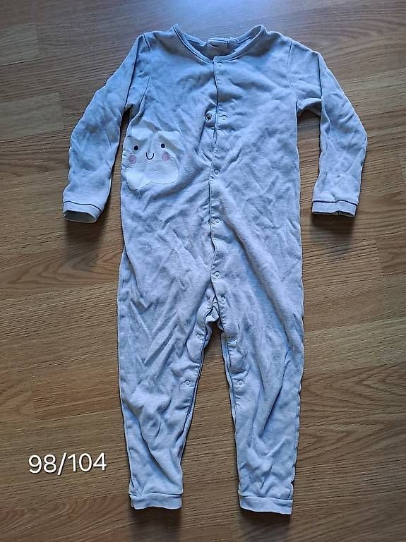 Pigiami: Schöne Strampler/Pyjamas - Grösse 98 & 104 – Usato da Rotkreuz venduto da Blubberli1 2