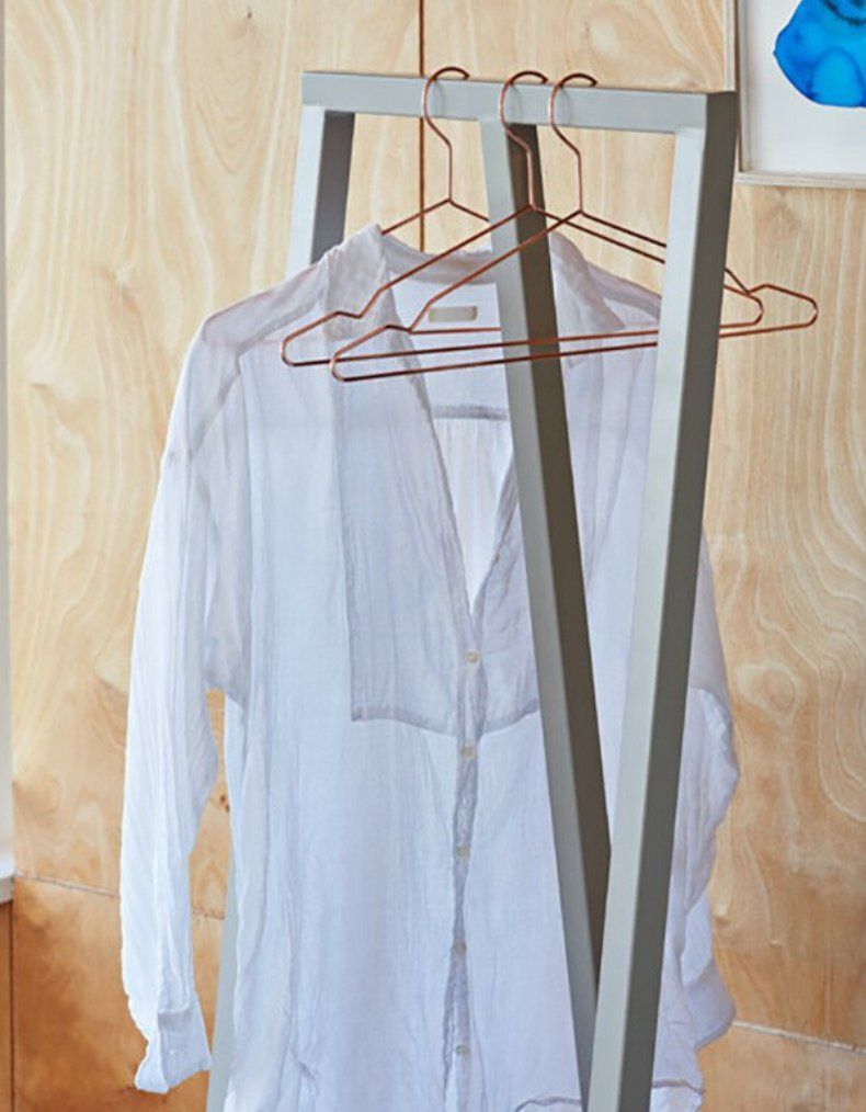 Hay Guardaroba: Hay Loop Stand - Garderobe Kleiderständer - weiss – Usato da Brunnen venduto da Soho3Q 9