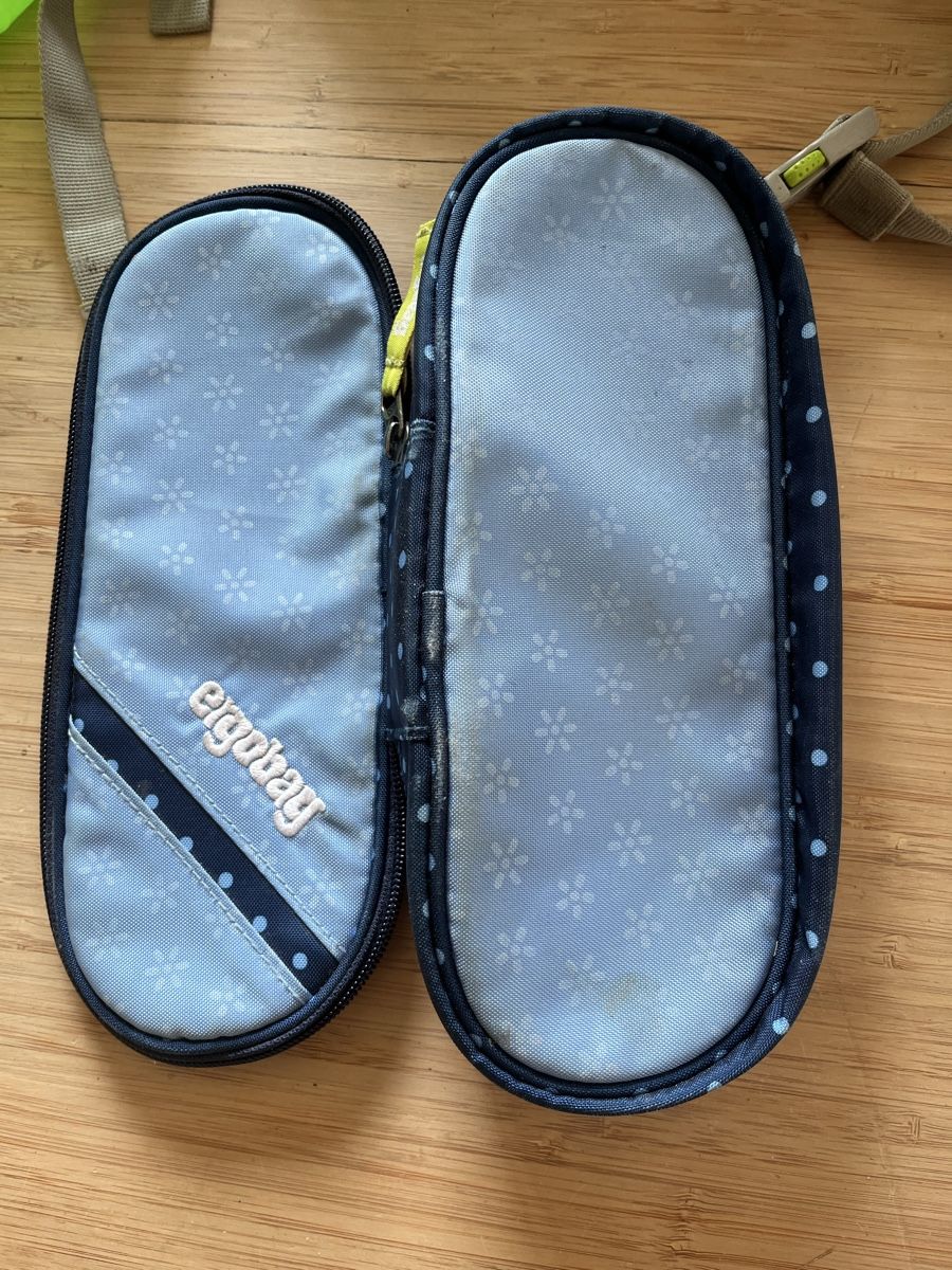 Ergobag Zaini: Ergobag Schulrucksack blau inkl. Etui & Regenschutz – Usato da Zürich venduto da NSJ 5