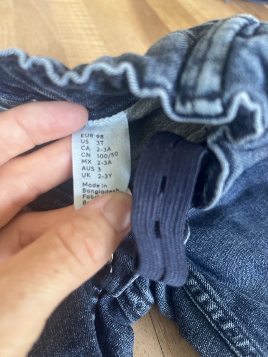 H&M Pantalons: Kinder Jeans dunkelblau Grösse 98 – D'occasion à Basel par HugChristine 2
