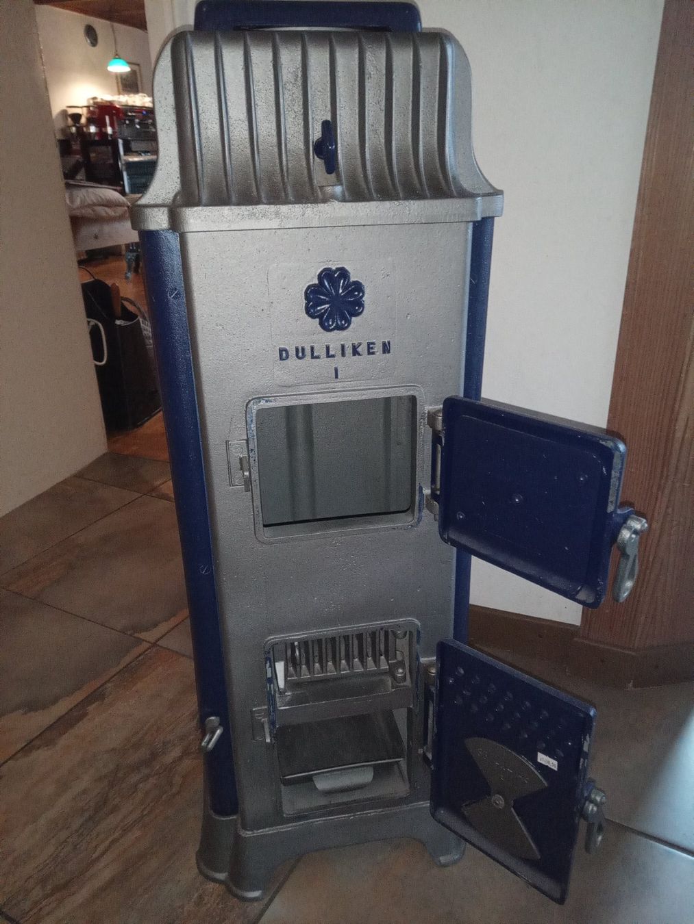 Autres meubles anciens: Antiker Gussofen restauriert – D'occasion à Obersteckholz par Holzofenbeck 4