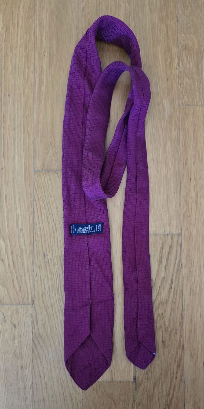 Hermès Krawatten: Cravate Hermès violette en soie – Gebraucht aus Genève von MariaS2 2
